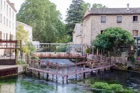 It had a population of 559,016 as of 2016. Vaucluse Facettenreiches Reise Und Wandergebiet In Sudfrankreich