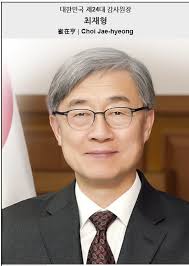 부친인 최영섭 예비역 해군 대령이 출마에 부정적이기 때문입니다. 7qw7caf0 Agnqm