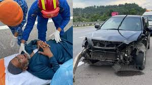 Kehilangan isteri dan tiga anak tercinta sekali gus dalam kemalangan di kilometer 161.3, lebuhraya pantai timur dari arah kuala lumpur ke kemaman, dekat maran, hari ini. Nash Kemalangan Luka Di Muka