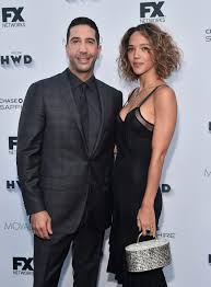 Us weekly was first to report the news. Friends Star David Schwimmer Cozies Up To Ex Zoe Buckman Three Years After Separation
