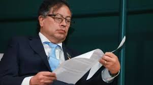 Petro lamenta fallecimiento de policías tras accidente