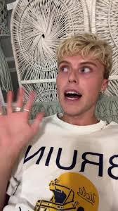 Elisha Mason's Instagram, Twitter & Facebook