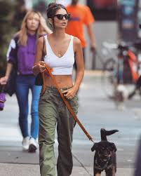 Emily Ratajkowski Style On Instagram Colombo Is So Cute Emilyratajkowski Emrata Emily Ratajkowski Style Fashion French Girl Style