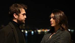 Çukur)‏ هو مسلسل تركي درامي عائلي وأكشن وجريمة وعصابات، إنتاج شركة القمر للإنتاج من بطولة أراس بولوت إينيملي وديلان تشيتشك دنيز وأركان كولتشاك كوستنديل واونير اركان وإيرجان كيسال وبريهان سافاش ورضا كوجا أوغلو وبوراك سيرجين. ÙŠØ§Ù…Ø§Ø´ Ùˆ Ø³Ù†Ø§ Ù…Ù† ÙÙŠ Ø§Ù„Ø¯Ø§Ø®Ù„ Ø§Ù„Ø­ÙØ±Ø© Icerde Cukur Facebook