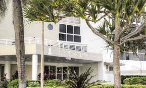 Regalia sunny isles beach es un condominio de 46 pisos con solo 39 residencias, solo una residencia por piso con unidades de 4 a 5 habitaciones. Regalia Condos 19575 Collins Avenue Sunny Isles Maria T Villalobos Capital Int L Realty