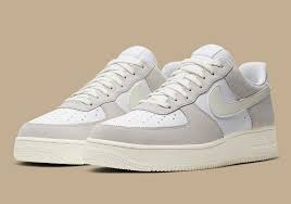 We took a pair of the recent supreme air force 1's and absolutely ruined them in a muddy field, then gave them the extreme clean using the crep protect cure. Nike Air Force 1 Low White Sail Cw7584 100 Sneakernews Com