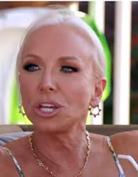 Dolores looked too chummy with Caroline ! Watch out Teresa , don't trust  her ! And why were any of the manzos at bravo con?