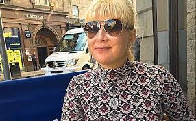 Hivatalos külföldi útjainak negyedére vajda zita kísérte el a jegybankelnököt, akiről azóta kiderült, hogy a barátnője. Matolcsy Uj Felesegenek Nem Tetszik Az Igazsag A Nepszabadsag Bezarasa Utan Titkos Megallapodast Kotott A Kiadoval 168 Hu