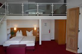 Unsere 4 bett zimmer besitzen einzelbetten mit hotelstandard und werden mit bettwäsche und handtücher ab 19 euro pro bett angeboten. Vierbettzimmer Air In Berlin Hotel