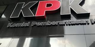 Bupati nganjuk, novi rahman hidayat yang baru saja ditangkap lantaran diduga ditangkap dalam operasi tangkap tangan (ott) kpk yang bekerja sama dengan bareskrim polri, minggu (9/5/2021). Kpk Lakukan Ott Terhadap Bupati Nganjuk Halaman All Kompas Com