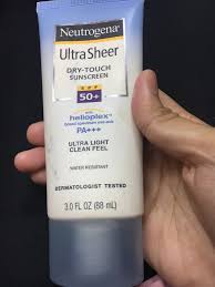 Perawatan wajah yang cocok untuk masalah kulit sensitif dan berjerawat. Skincare Review Neutrogena Ultra Sheer Dry Touch Sunblock Spf50 Syafiqah