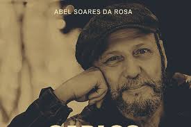 Se o Rui Veloso é o pai do rock, eu sou o avô”: Carlos Mendes recorda vida  artística nas décadas de 60 e 70