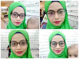 Pertamanya aku kasihan lihat cewekku, bapaknya kan udah cerai ama ibunya. Cermin Mata Untuk Muka Bulat Dan Bertudung