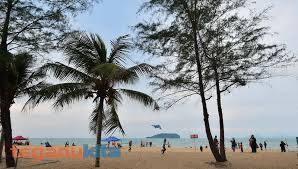 Bukit keluang yang terletak dalam daerah besut, terengganu yang berjarak 140 kilometer dari bandar kuala terengganu memang tersohor. Khalifah Homestay Besut Pantai Bukit Keluang Pinjam Gambar Yer Facebook