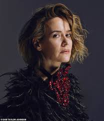 Ratched star sarah paulson opened up about her unique living situation with partner holland taylor. Sarah Paulson Says She Is Motivated By Dark Roles After Starring As Nurse Mildred Ratched Daily Mail Online