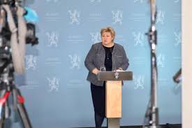 Kunnskapsminister guri melby (venstre) sier det er like sannsynlig at skoler og barnehager forblir stengt etter påske som at de åpner. Tysdag Pressekonferanse Om Koronasituasjonen