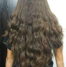 Short hairstyle with natural texture. Ask A Hairstylist The Best Styles For Long Naturally Wavy Hair Natural Wavy Hair Haircuts For Wavy Hair Wavy Hair Diy