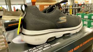 800 Qm Fachgeschaft Fur Schuhe In Ubergrossen In Saterland Am C Port Schuhplus Video Video In 2020 Turnschuhe Nike Stylische Schuhe Schuhe
