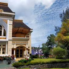 Argan dan naya kali ini mandi di kolam renang di daerah kota bunga cipanas, sebenernya belum bisa berenang sih jadi mandi. Sewa Villa Kota Bunga Puncak Cipanas Villa Kota Bunga