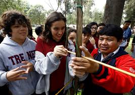 Para jugarlo necesitarás de un trompo ya sea de madera, el tradicional, o de plástico, el. Tinkuy 2016 Juego Y Dialogo Intercultural Servindi Servicios De Comunicacion Intercultural