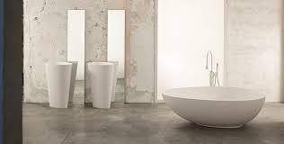 Mit fliesen oder mit farbe, mit bodengleicher dusche, duschkabine oder badewanne, man hat die qual der wahl. Neue Trends Im Keramischen Bereich Und Inspiration Fur Das Badezimmer Was Werden Wir Auf Der Cersaie Sehen Mastella Magazine