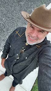 hello i am 27 years old and i live in dallas now