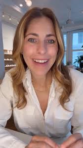 Should you be taking testosterone in menopause? Join me and  @jessicashepherdmd as we chat about perimenopause, menopause, HRT and  lifestyle tips to help reduce symptoms.