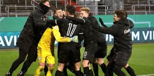 See more of pokalhelden on tour on facebook. Bvb Gegner Holstein Kiel Besiegte Die Bayern Und Ist Der Bezwinger Eines Favoritenschrecks