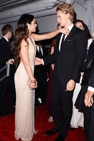 Vanessa Hudgens And Austin Butler Vanessa Hudgens Vanessa Hudgens Style Vanessa Hudgens And Austin Butler