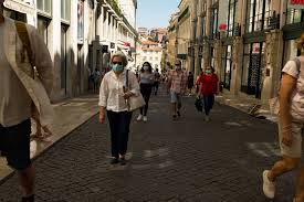 Een van die testen is de zogenaamde ademtest of blaastest, ook wel elektronische neus genoemd. Nieuwe Beperkingen In Lissabon In Het Weekend Pcr Testen Nieuws Zomer 2021