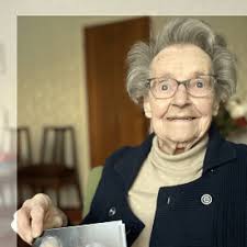 Tavistock ex-hairdresser celebrates her 100th birthday