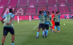 La selección de japón será el rival de españa en las semifinales del torneo de fútbol de tokio 2020 tras superar, con sufrimiento, a nueva zelanda, ante la que necesitó recurrir a la tanda de penaltis tras acabar el encuentro y la prórroga sin goles. Video Resultado Resumen Y Goles Honduras Vs Nueva Zelanda 3 2 Futbol Juegos Olimpicos 2021