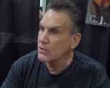 upload.wikimedia.org/wikipedia/commons/d/d0/C._J._...