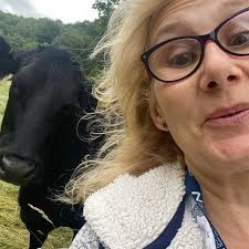 Is there anyone who would be willing to be the person who hoists and lowers  flags at St James' Chapel? There are various times in the year when flags  are flown (St