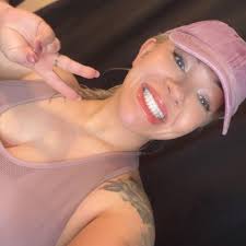 Who can photograph a large family photo shoot in May?