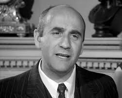 Warren Mitchell