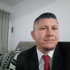 JA FOI FOI ENCONTRADO E ESTÁ BEM DESAPARECIDO O nome dele é Allan Bruno  fraga Maciel, 39 anos ,saiu de casa dizendo que ia caminhar e não deu mais  notícias vestido camisa