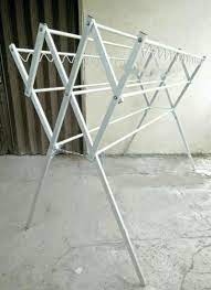 Sj aluminium menjual berbagai macam tangga lipat, jemuran baju, rak piring, serta etalase. Jemuran Baju Aluminium 175 Cm Hangger