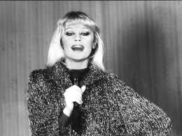Sigla del tg2 notte anni 80. Raffaella Carra Per Il Guardian E La Pop Star Italiana Che Ha Insegnato All Europa La Gioia Del Sesso Corriere It