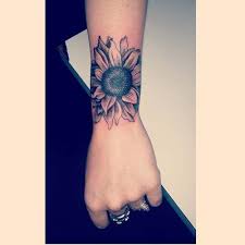 Papatya Bilek Dovmeleri Bayan Daisy Wrist Tattoos For Women Bilek Dovmeleri Dovme Dovme Fikirleri