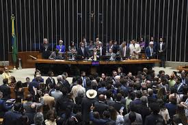 Falta de pluralidade e "declínio": deputados cearenses avaliam derrotas de Lula