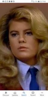 LISA MCCUNE Born: 19 February 1971 Birthplace: Perth Western Australia  Australia Height: 168cm 5'6" Lisa entered WAAPA (West Australian Academy of  Performing Arts) and graduated in 1990 at the age of 19