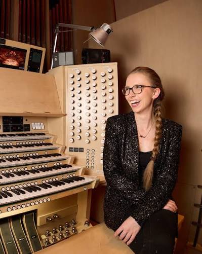 “Charismatic, bouncing with excitement and passion, and dressed in her  trademark sequinned jacket which catches every nuanced movement from afar, Anna  Lapwood unleashes the full majestic power of the Grand Organ