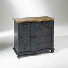 Le meuble est de couleur gris anthracite, ce qui vous donne la possibilité de le placer dans n'importe quel type de décoration. Commode 4 Tiroirs Plateau Chene Diana Patine Antiquaire Anthracite Robin Des Bois La Redoute