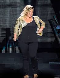 Over the years, kelly has been criticized, but the singer doesn't let that noise bother her: Pics Kelly Clarkson S Weight Loss See How Amazing She Looks After Baby Hollywood Life