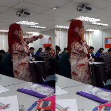 For more information and source, see on this link : Hubungi Pelajar Terbangun Lambat Untuk Masuk Kelas Cara Lembut Pensyarah Ini Dipuji Ramai