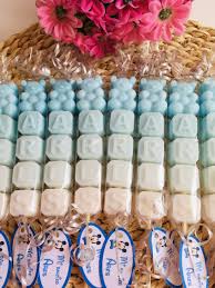 Es uno de los eventos que los padres comienzan a preparar de forma casi inmediata después del nacimiento del pequeño. Brochetas De Jabon Personalizadas Regalandoquesgerundio