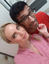 יפית לוי גרוש יקר שלי... רציתי שתדע🙏 היינו נשואים יחד 17 שנים... התחתנתי  איתך כשהייתי ילדה בת 20... והבאנו לעולם 5 ילדים👑 ישבנו על הרצפה כשלא היה  כסף לקנות סלון והתמודדנו עם