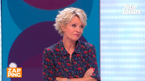 Alors que karine abderhaim s'attardait lors de sa chronique, l'animatrice l'a coupée brutalement, créant un léger moment de flottement sur le plateau. Sophie Davant Rabroue Une Chroniqueuse De C Est Au Programme Et Provoque Un Leger Malaise Video