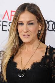 Haircut with long side part sarah jessica parker's long curly tresses do frame her jawline perfectly. Sarah Jessica Parker S New Bob Haircut 2017 Glamour Uk